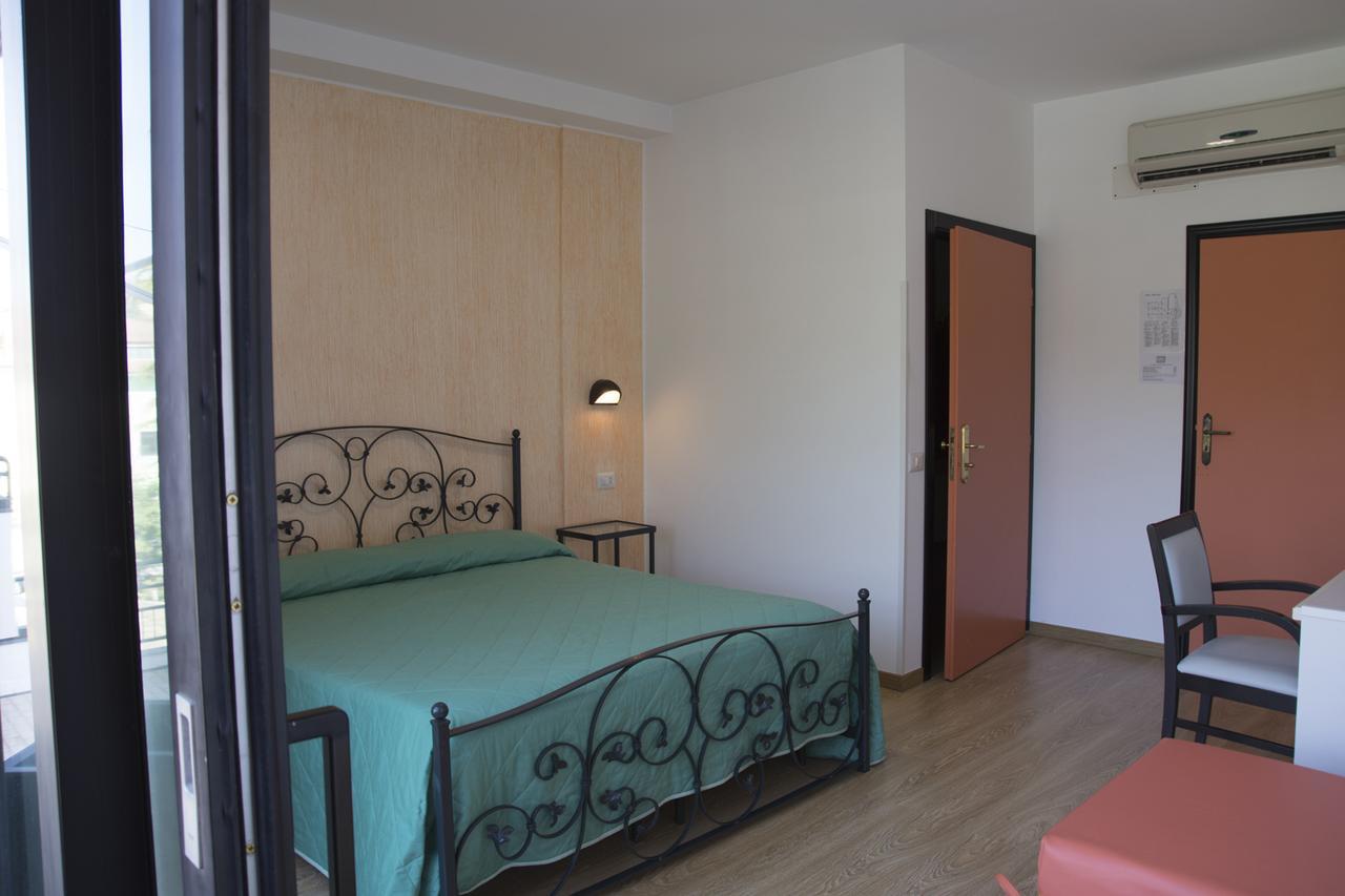 Ristorante Albergo Gerardo Di Masi Caposele Buitenkant foto